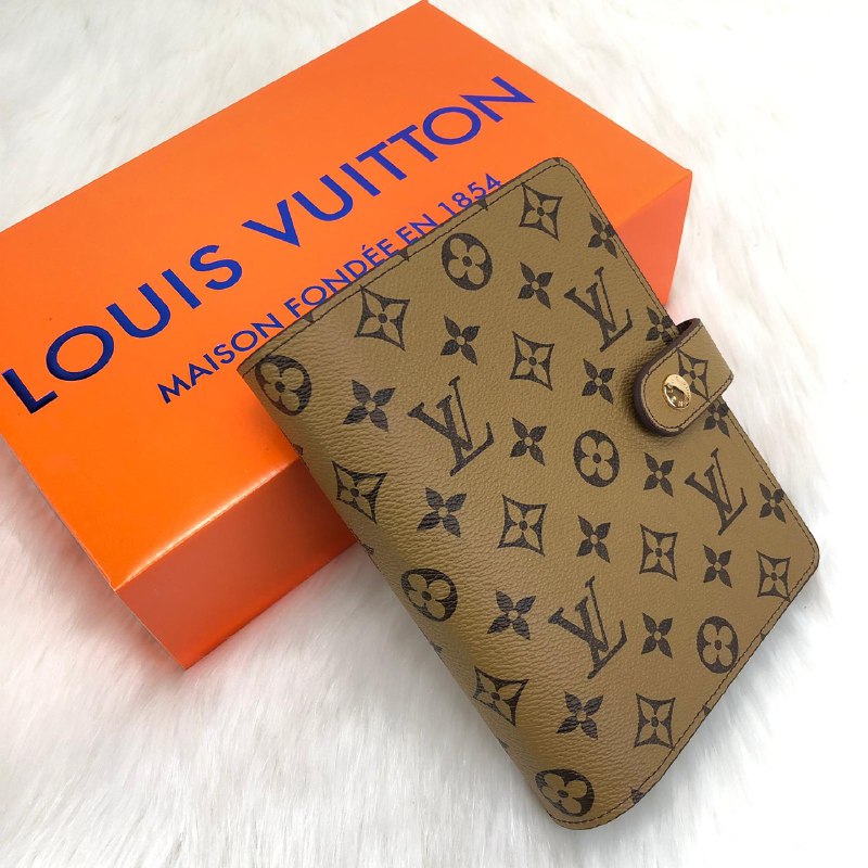 Louis Vuitton Agenda Medium 